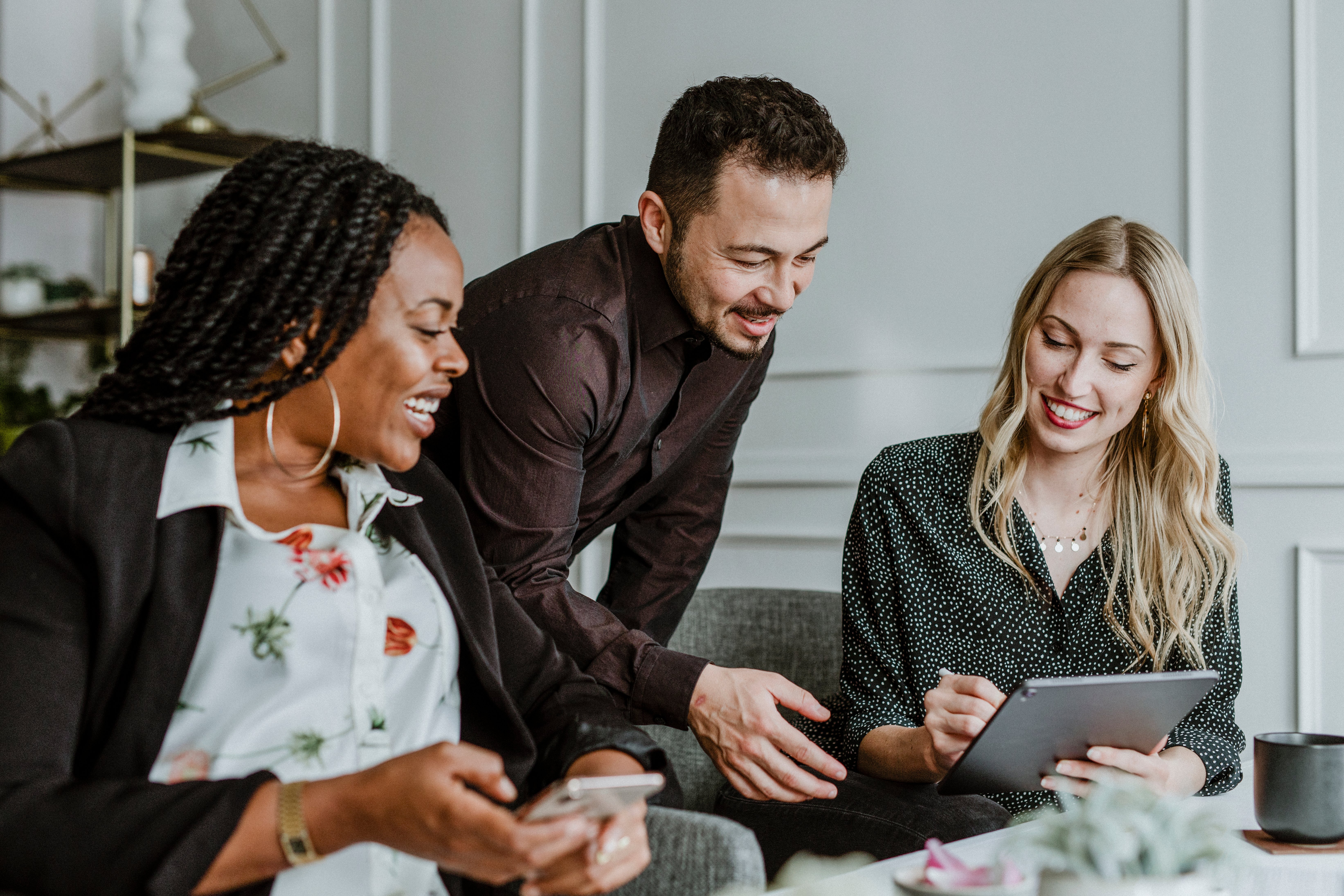 Wildfire cashback platform pricing: image of coworkers collaboration
